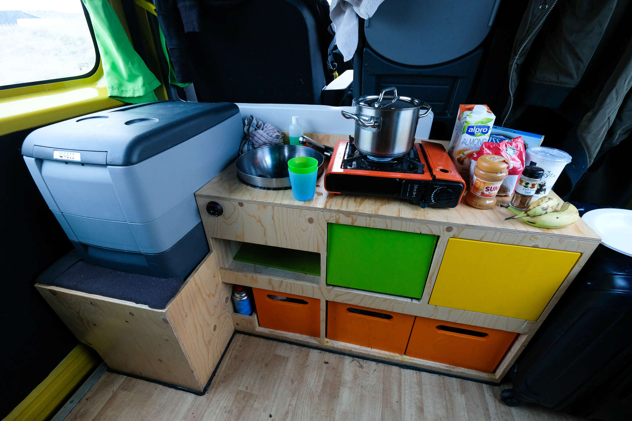 Espace cuisine du camping-car