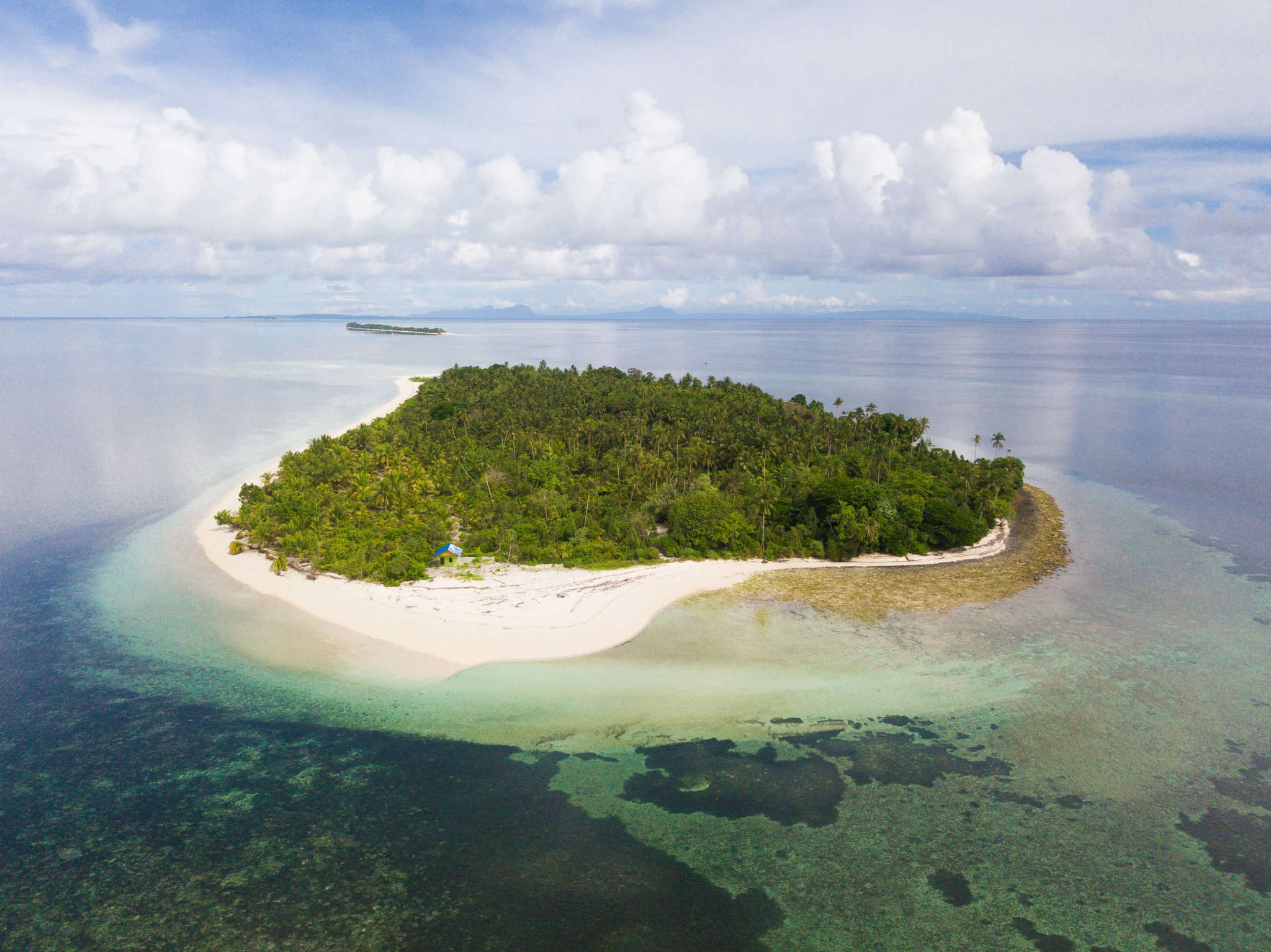 Remote island. Острова архипелаги. Архипелаг Мергуи. Архипелаг 2022. Буру (малайский архипелаг).