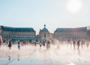 people cooling off in bordeaux