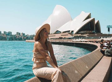 sydney-opera-house-blonde-girl