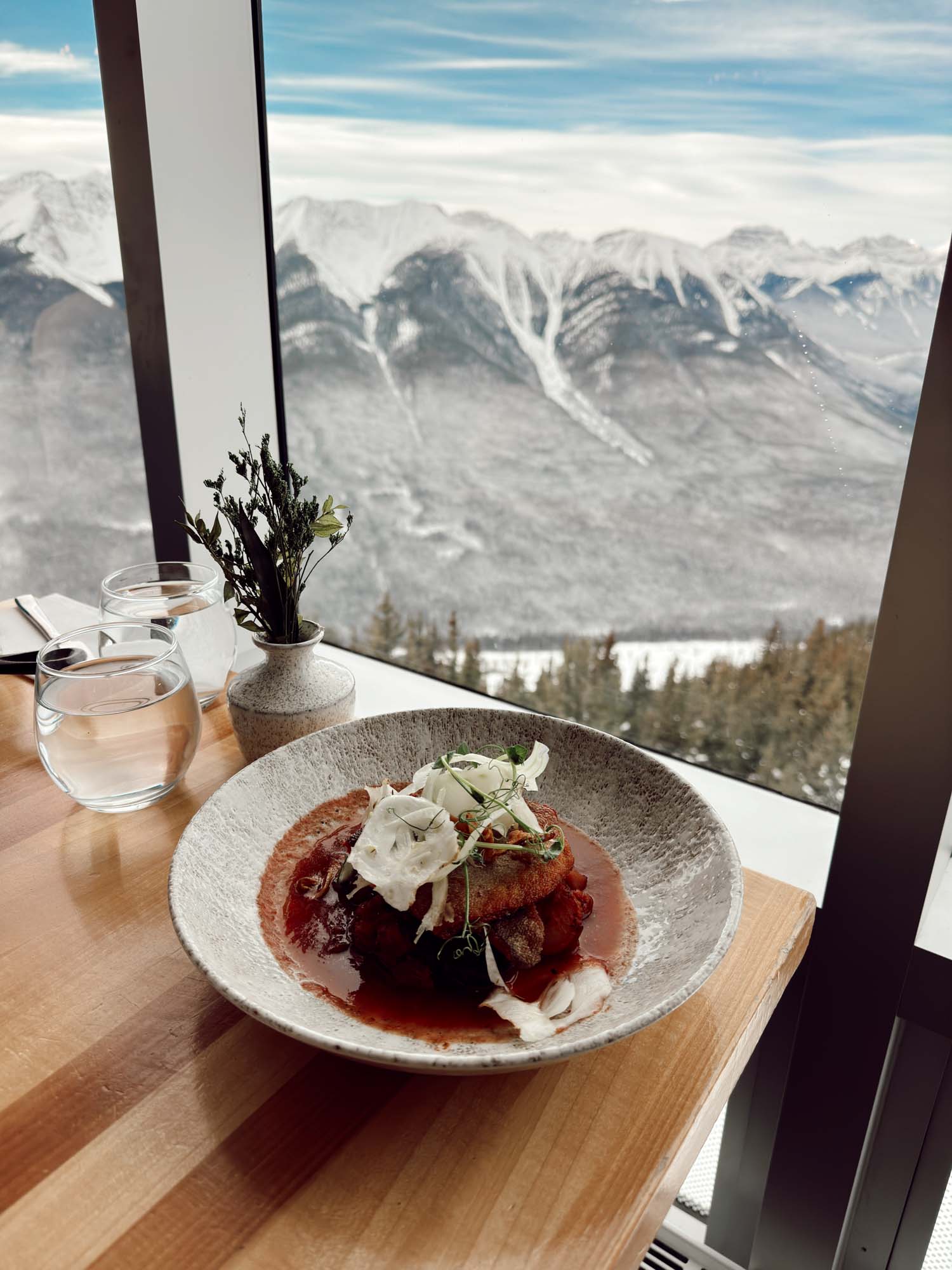 Sky Bistro در گوندولا Banff